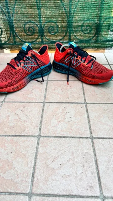 New Balance Fresh Foam 1080v11 London Marathon bike usato — immagine 3 di 7