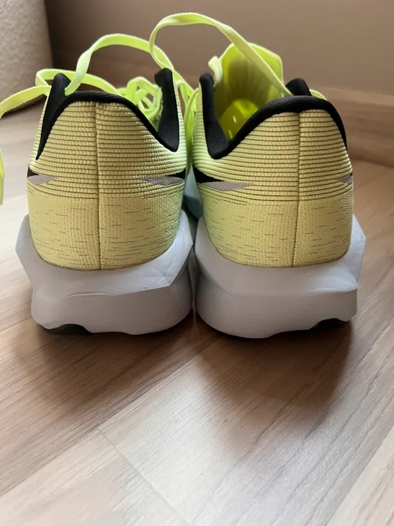 Used Asics Novablast 6 bike — image 8 of 8