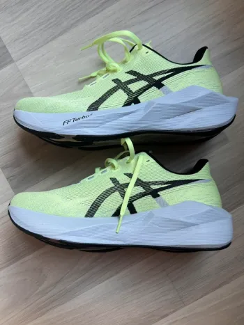 Used Asics Novablast 6 bike — image 2 of 8