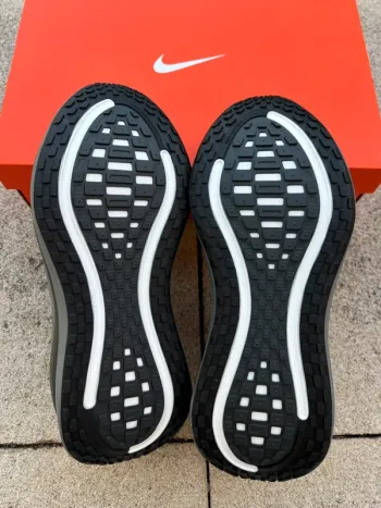 Tweedehands Nike Vomero Plus bike — afbeelding 7 van 9