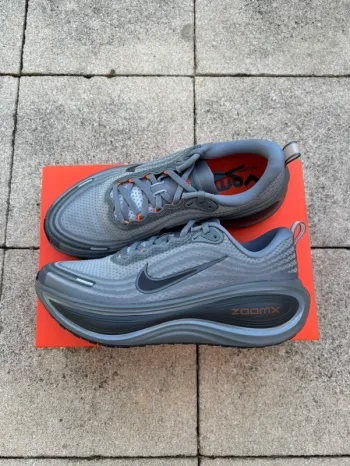 Tweedehands Nike Vomero Plus bike — afbeelding 2 van 9