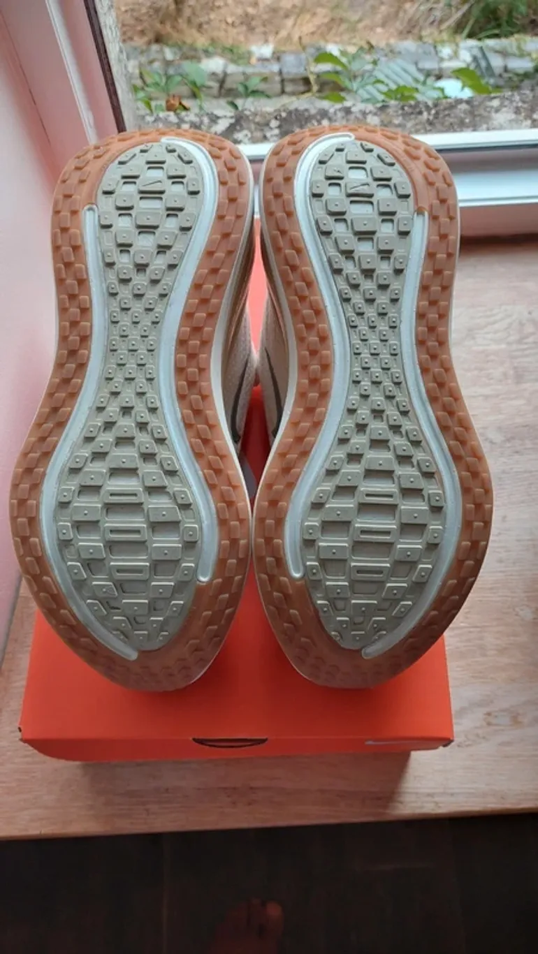 Tweedehands Nike Vomero Plus bike — afbeelding 2 van 7