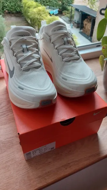 Tweedehands Nike Vomero Plus bike — afbeelding 1 van 7
