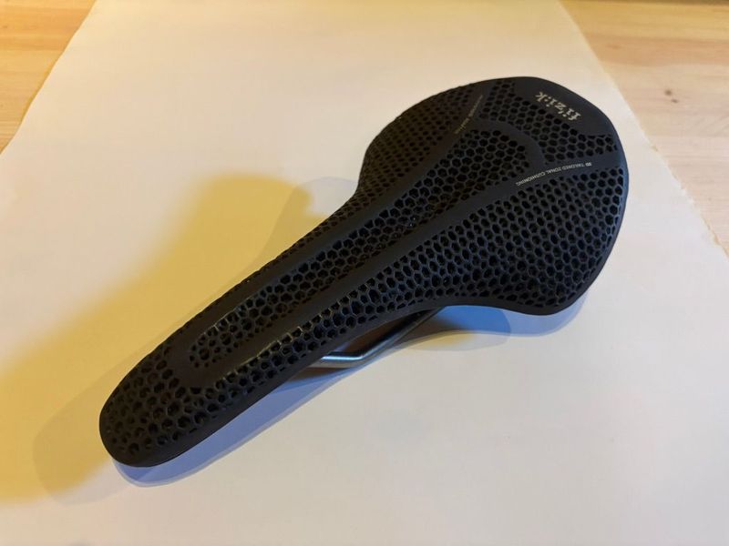 Używany Fizik Vento Antares R3 Adaptive 2025 Saddles & Seatposts
