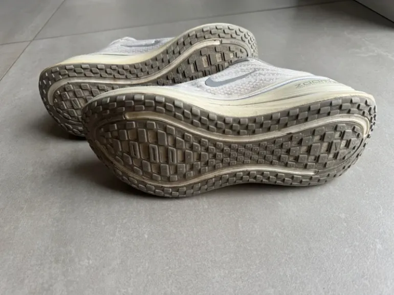 Tweedehands Nike Vomero Plus bike — afbeelding 3 van 4