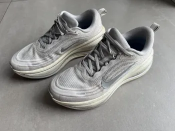 Tweedehands Nike Vomero Plus bike — afbeelding 1 van 4