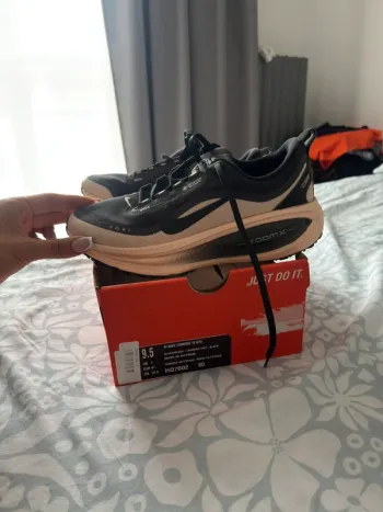 Nike Vomero 18 GTX bike d'occasion — image 2 sur 4