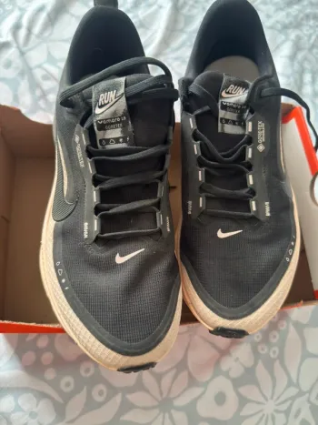 Nike Vomero 18 GTX bike d'occasion — image 3 sur 4