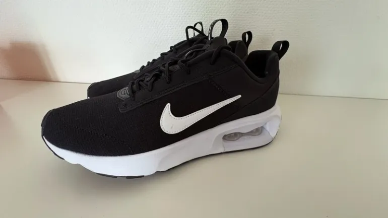 Used Nike Air Max Intark Lite bike — image 2 of 8