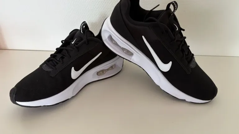 Used Nike Air Max Intark Lite bike — image 4 of 8