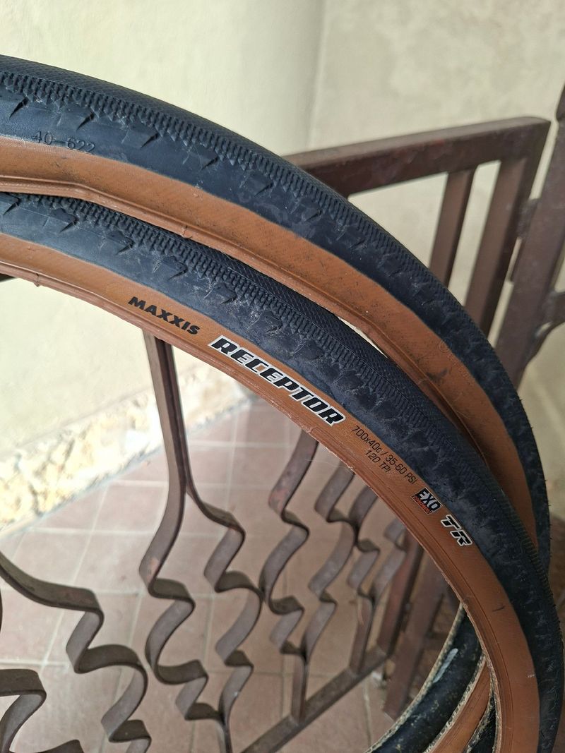 Maxxis Receptor EXO TR Tyres & Tubes usato