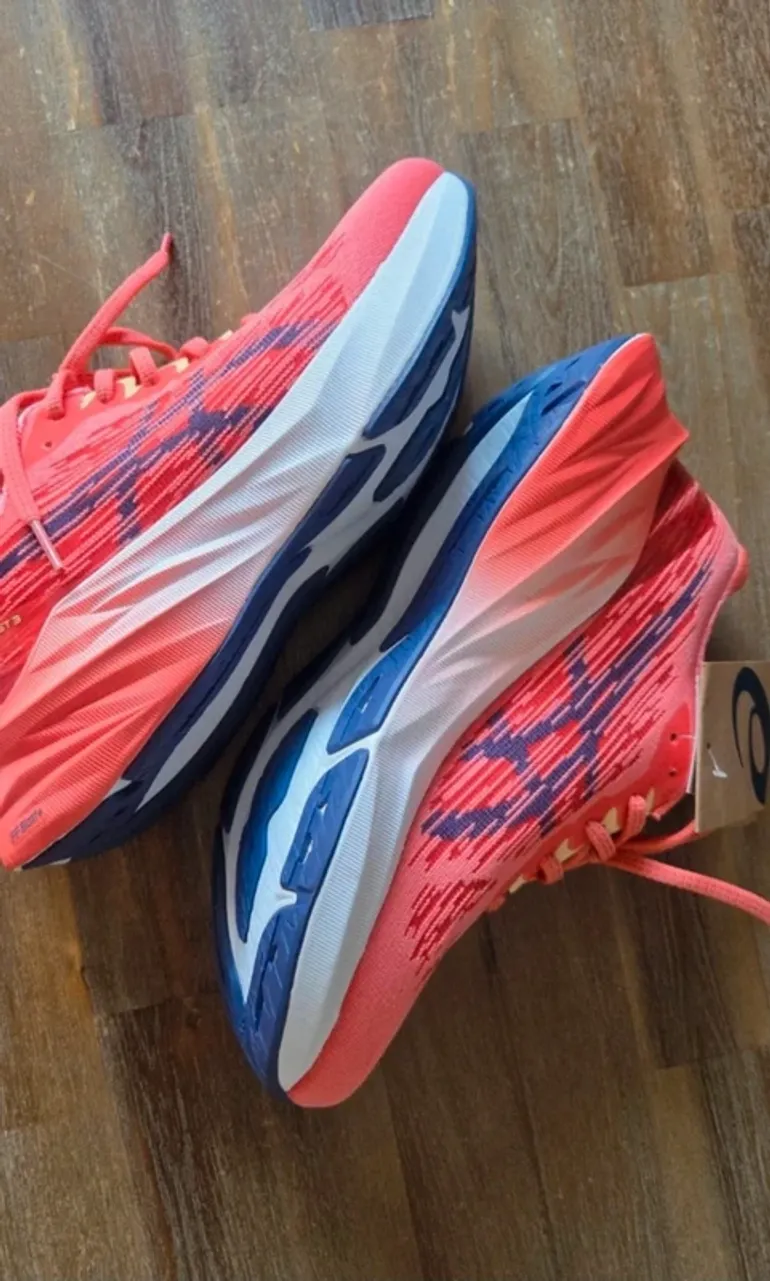 Used Asics Novablast 3 bike — image 4 of 4