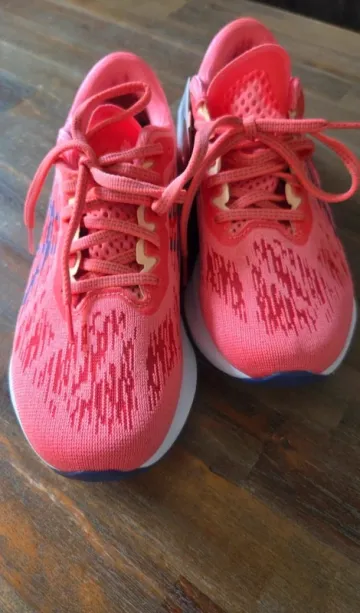 Used Asics Novablast 3 Running Shoes
