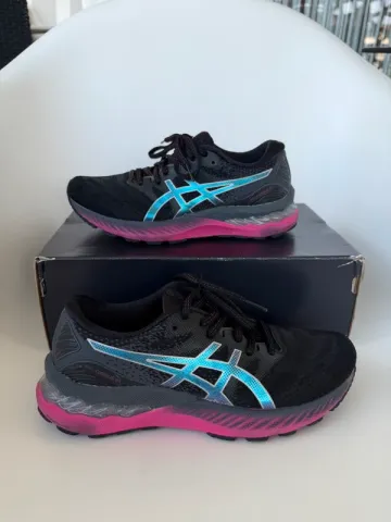 Używany Asics GEL-Nimbus 23 Running Shoes