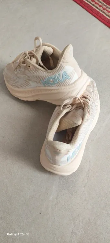 Hoka Clifton 9 bike usato — immagine 1 di 4
