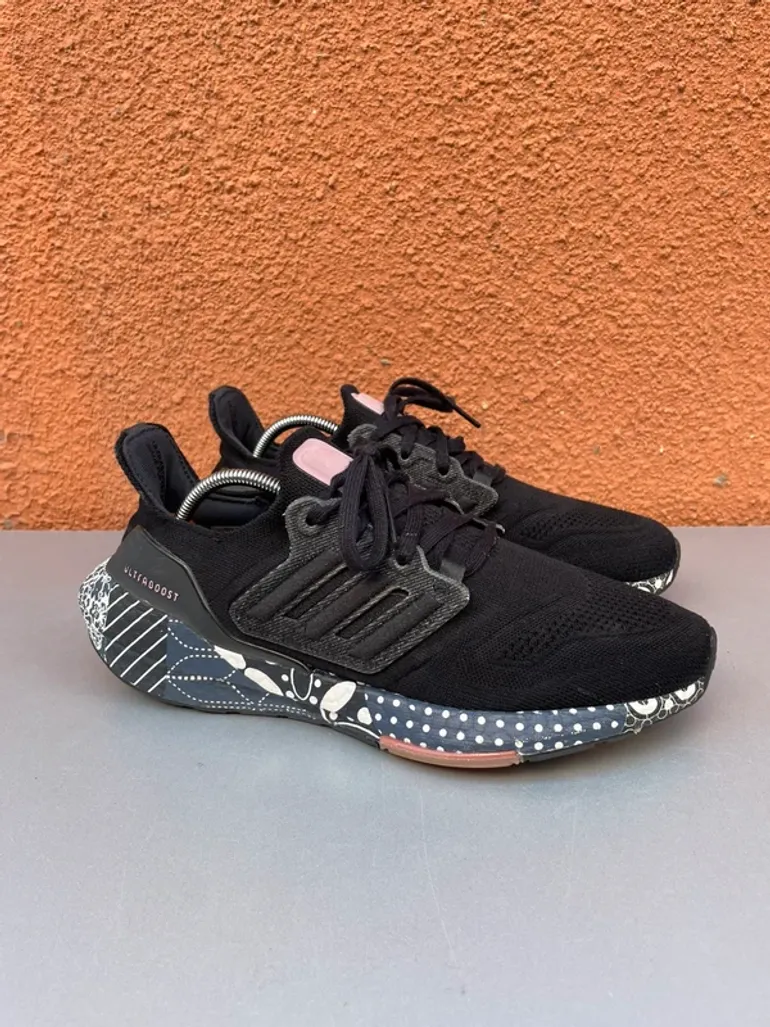 Tweedehands Adidas Ultraboost bike — afbeelding 2 van 10