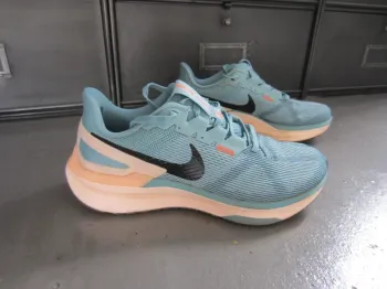 Used Nike Running Shoes bike — image 2 of 7