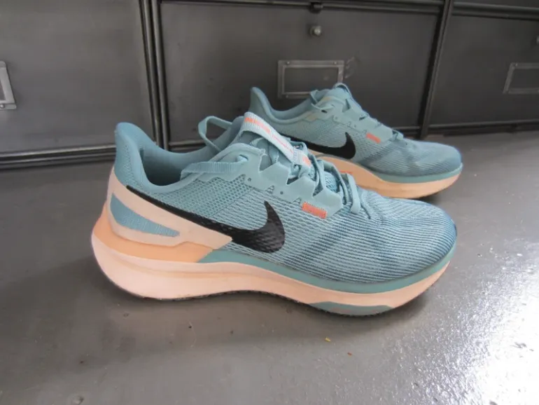 Used Nike Running Shoes bike — image 2 of 7