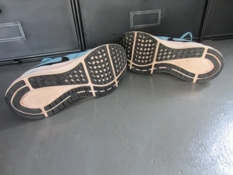 Used Nike Running Shoes bike — image 4 of 7
