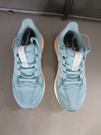Used Nike Running Shoes bike — image 5 of 7