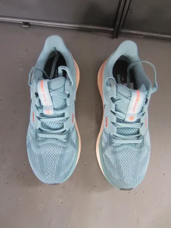 Used Nike Running Shoes bike — image 6 of 7