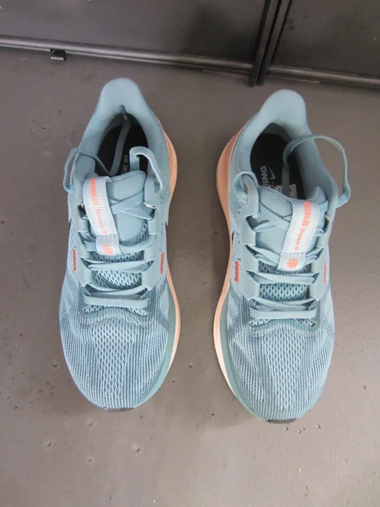 Used Nike Running Shoes bike — image 6 of 7