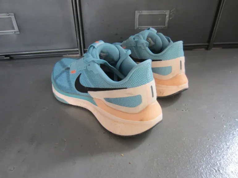 Used Nike Running Shoes bike — image 3 of 7