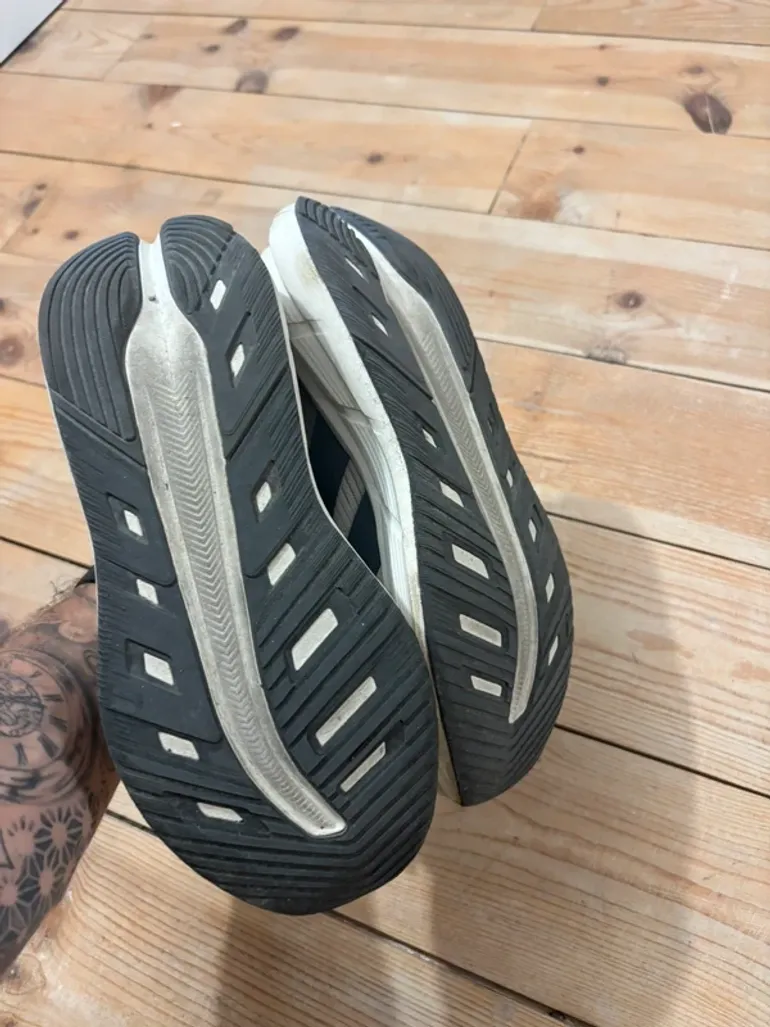 Used Adidas running shoes bike — image 3 of 5