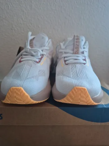 Used Asics Novablast 5 LE bike — image 5 of 7