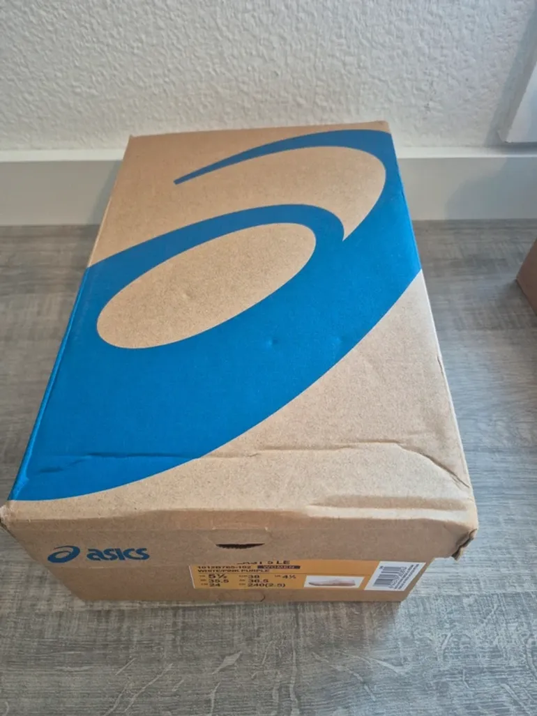 Used Asics Novablast 5 LE bike — image 7 of 7