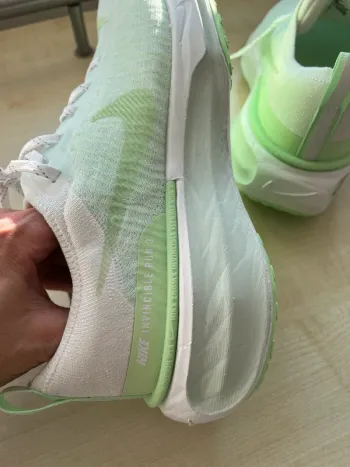 Used Nike ZoomX Invincible Run 3 bike — image 3 of 6