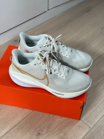 Tweedehands Nike Vomero 17 bike — afbeelding 1 van 9