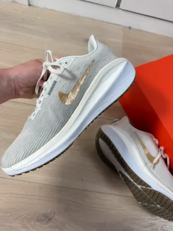 Tweedehands Nike Vomero 17 bike — afbeelding 8 van 9