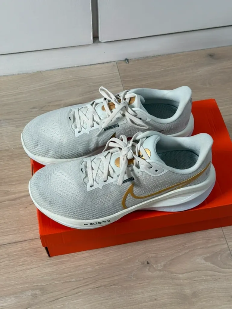 Tweedehands Nike Vomero 17 bike — afbeelding 2 van 9