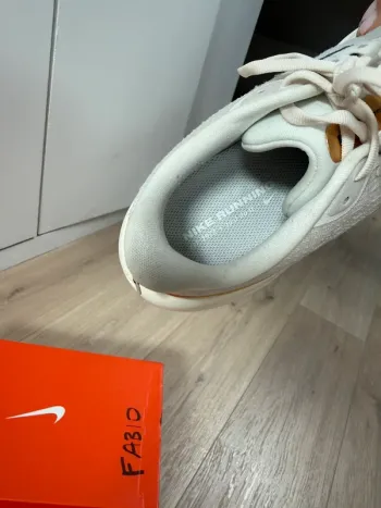 Tweedehands Nike Vomero 17 bike — afbeelding 9 van 9