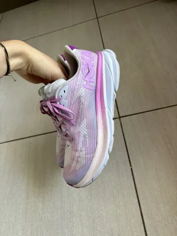 Hoka Clifton 9 bike usato — immagine 1 di 4