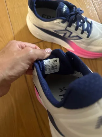 Used New Balance Fresh Foam X More v6 bike — image 4 of 9