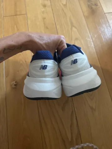 Used New Balance Fresh Foam X More v6 bike — image 7 of 9