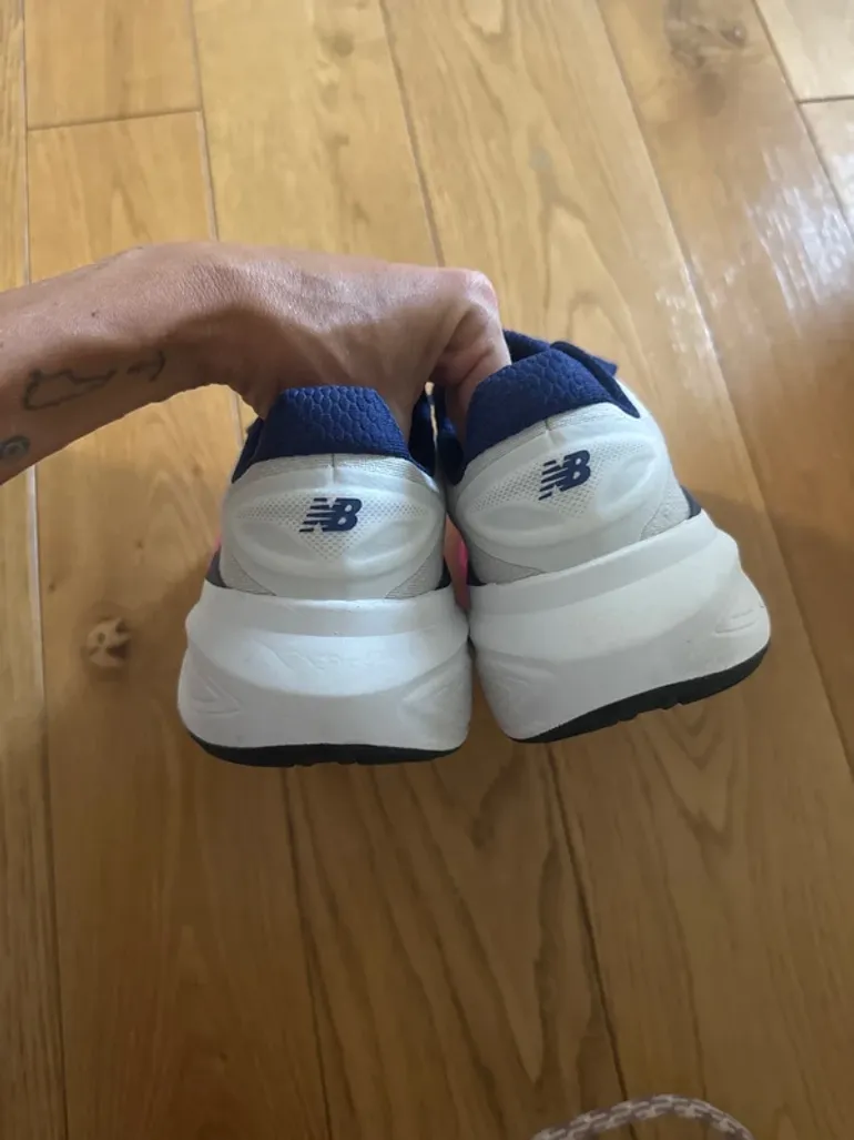 Used New Balance Fresh Foam X More v6 bike — image 7 of 9