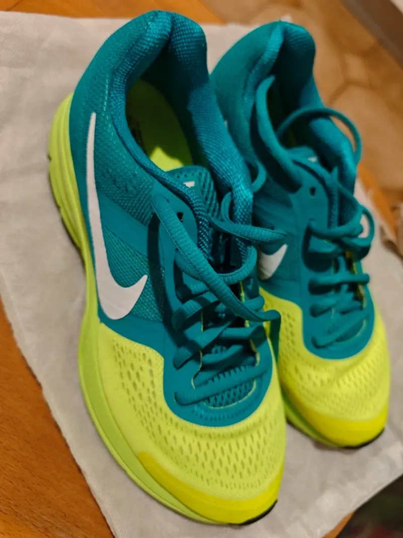Gebrauchtes Verde Nike Running Shoes Running Shoes