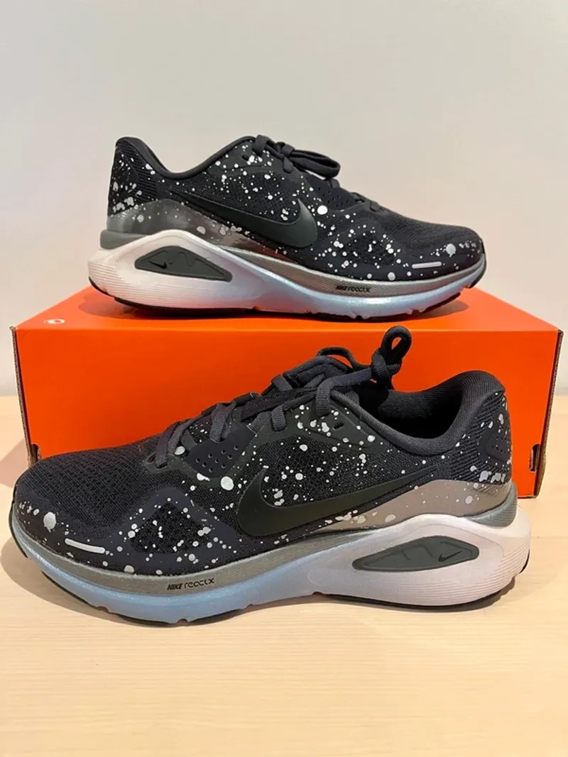 Käytetty Nike Structure 26 Running Shoes