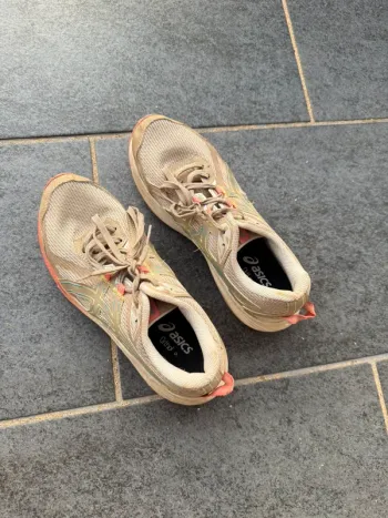 Used Asics Hanaku bike — image 1 of 7