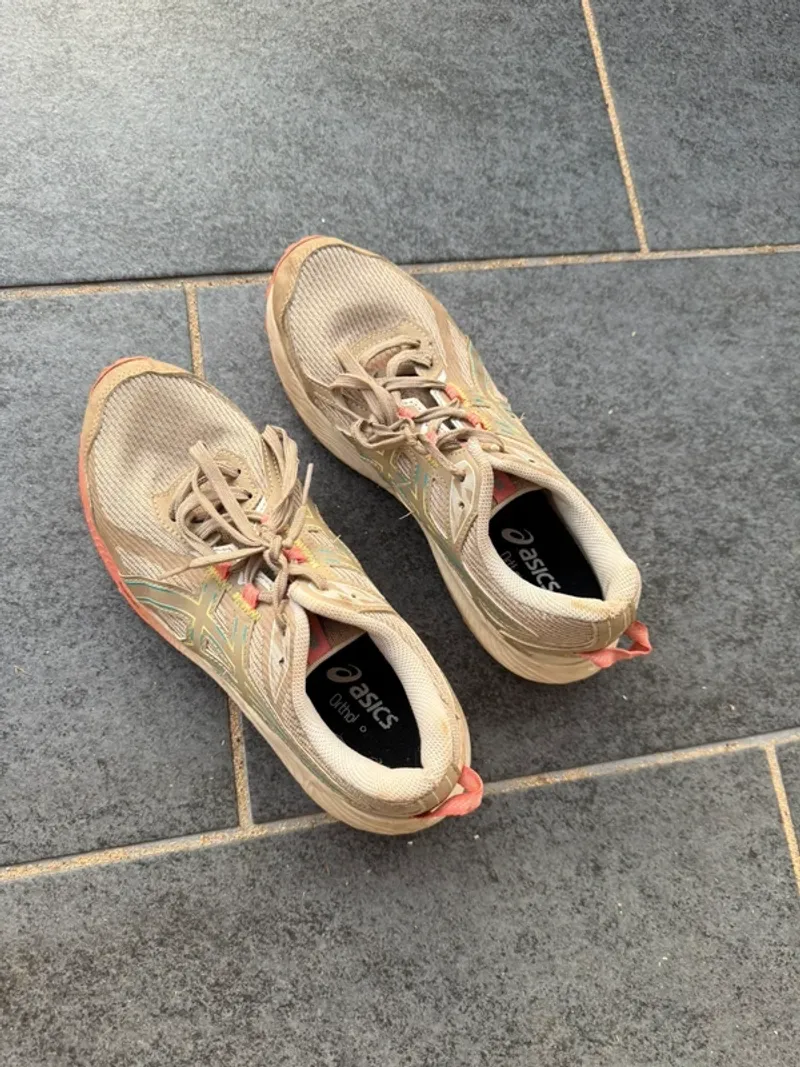 Used Asics Hanaku Running Shoes