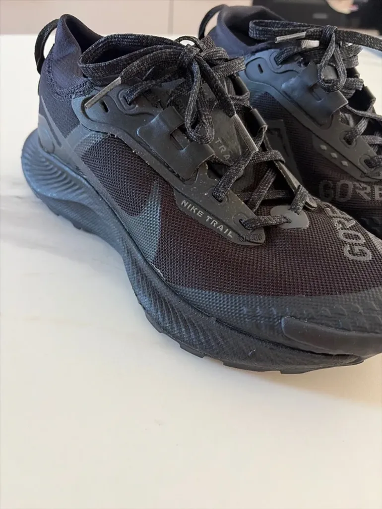 Used Nike Trail Gore-tex bike — image 2 of 8