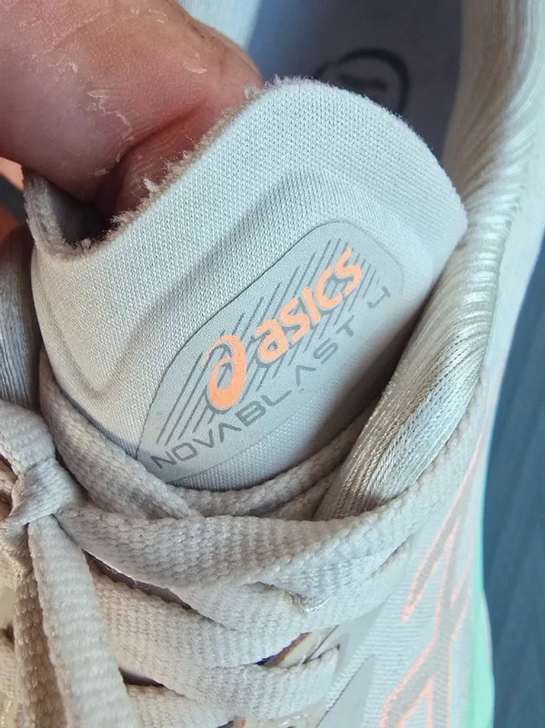 Used Asics Novablast 4 bike — image 8 of 10