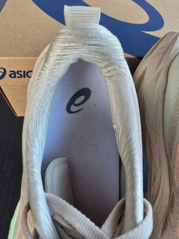 Used Asics Novablast 4 bike — image 5 of 10