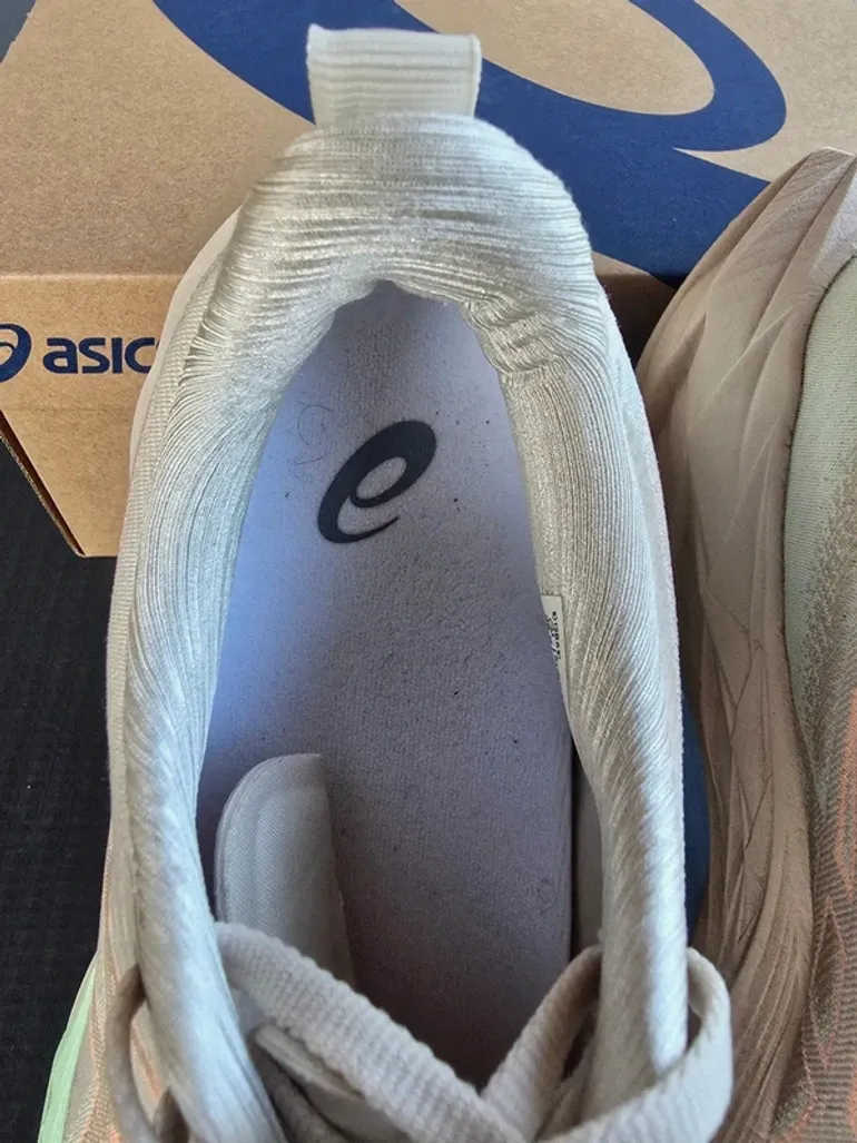 Used Asics Novablast 4 bike — image 5 of 10