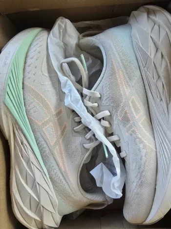Used Asics Novablast 4 bike — image 9 of 10