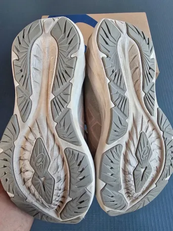 Used Asics Novablast 4 bike — image 6 of 10
