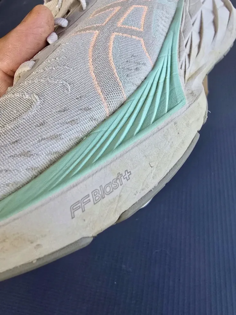 Used Asics Novablast 4 bike — image 7 of 10
